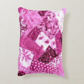 キルトパター熱狂するンピンク白フローラパッチワーク アクセントクッション (裏面(縦))