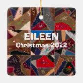 「キルトレおもしろいディ」熱狂するーカスタムパッチワークキルト セラミックオーナメント (裏面)