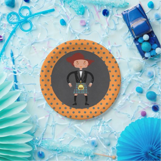 キルト誕生日パーティーを持つスコットランドの子供 ペーパープレート (パーティー)