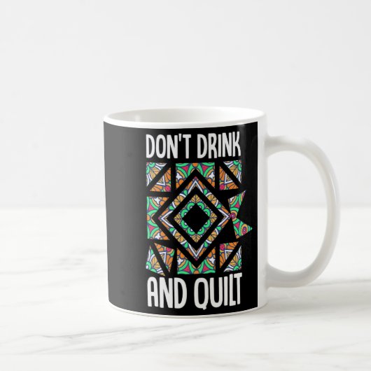 キルト+編み物+ソーイング好きのためのおもしろTシャツ 飲酒運転反対 コーヒーマグカップ (右)