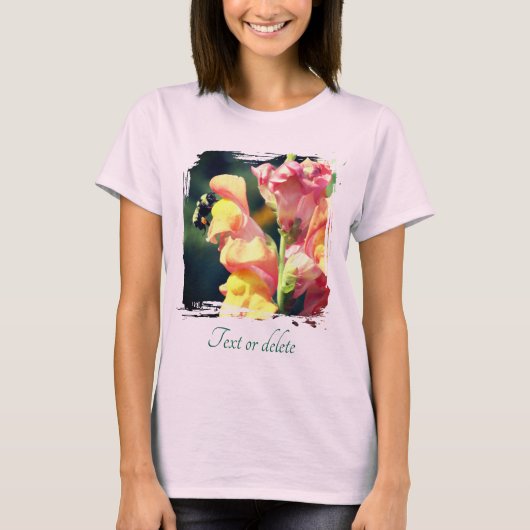 キンギョソウの花に止まるミツバチの名入れ Tシャツ (正面)