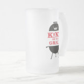 キングオブザグリル、白黒クラウンレッド フロストグラスビールジョッキ (正面右)