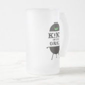 キングオブザグリル、黒い緑の王冠 フロストグラスビールジョッキ (正面右)