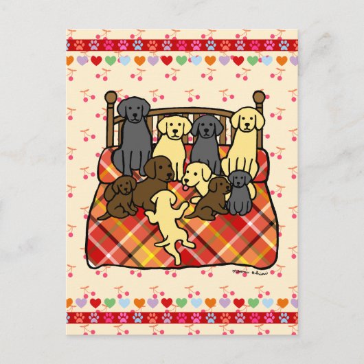 キングサイズのベッドのラブラドール ポストカード (正面)