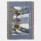キングペンギンの写真の外は寒くて文字 スローブランケット (正面縦)