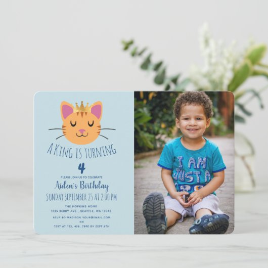 キング子猫チャイルドの誕生日写真 招待状 (スタンド正面)