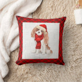 キング・チャールズと赤い格子模様のクリスマスドッグがピルを投げる クッション (ブランケット)