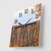 キンスア橋で鮮やかな色の紅葉 スクエア壁時計 (傾斜)