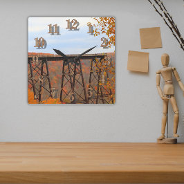 キンスア橋で鮮やかな色の紅葉 スクエア壁時計