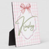 キンスリパーソナライズされたベビーガール子供部屋ボウ&ギンガム フォトプラーク (側面)