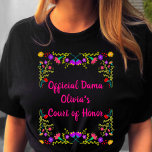 キンセアニェラダマメキシコフェスタフローラブラック Tシャツ<br><div class="desc">黒パーソナライズされたいキンセアニェラTシャツあなたの玉。正面の文言は完全に編集可能で、背中に玉の名前を追加することもできもしる。明るいピンクのタイポグラフィは、メキシコのフェスタの花のカラフルフローラデザインで囲まれている。キンセアニェラとの全リハーサルやショッピング旅行の間に甘い15お祝いと名誉の裁判所のための完璧な衣服。(キンセアニェラのTシャツのコーディネートも利用可能)。</div>