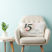 キンセアニェラパーソナライズされたピンクフローラ15誕生日 ランバークッション (椅子)