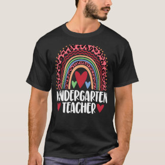 キンダーガーデン先生レインボーメンズヒョウ虹 Tシャツ