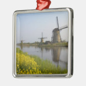キンダーダイクの運河に沿って風車。 メタルオーナメント (左)