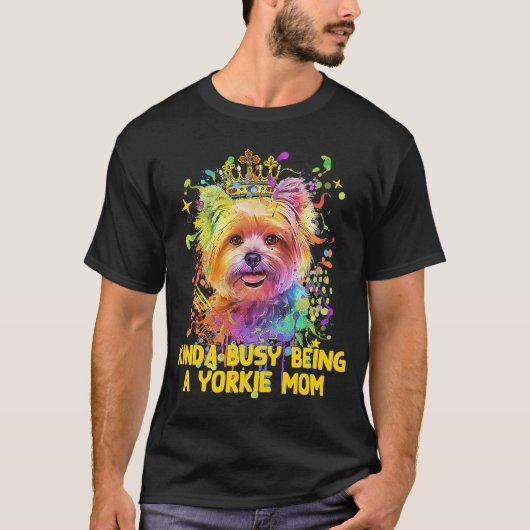 キンダ忙しはヨークシャーテリアであるMom Yorkshire Terrier H Tシャツ (正面)
