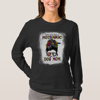 キンダ忙しは整備士で犬のお母さん母 Tシャツ