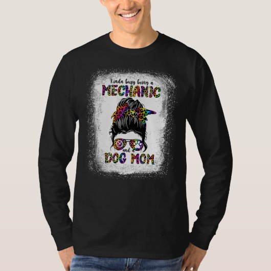 キンダ忙しは整備士で犬のお母さん母 Tシャツ (正面)
