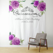 キンチェアネラ シルバー ティアラ 紫の花の背景 タペストリー (インサイチュ)