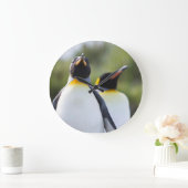キン誇りを持ったグペンギンの写真 ラージ壁時計 (ホーム)