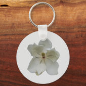 キーに付いた白いマグノリアの花 キーホルダー (正面)