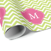 キーウィの緑及び暗い赤紫色のジグザグパターンのモノグラム ラッピングペーパー (ロールコーナー)