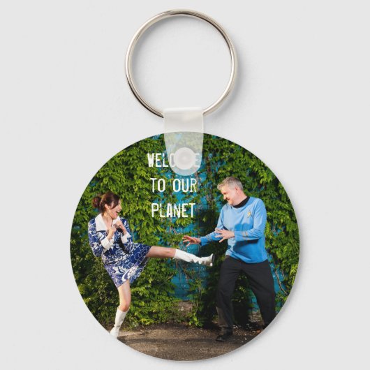 キーチェーン – 私たちの惑星へようこそ (正面)
