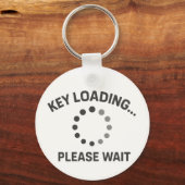 キーチオタク系のェイン – "鍵の読み込み中…お待ちください" キーホルダー (正面)