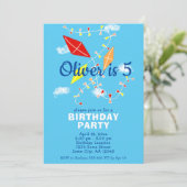 キートインザブルースカイスケッチ子供の誕生日 招待状 (スタンド正面)