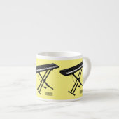 キーボードのピアノ漫画イラストレーション エスプレッソカップ (正面右)