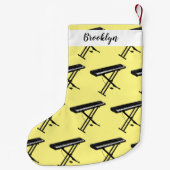 キーボードのピアノ漫画イラストレーション スモールクリスマスストッキング (裏面)