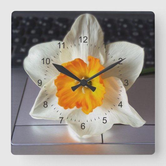 キーボードの上に花を付ける スクエア壁時計 (正面)