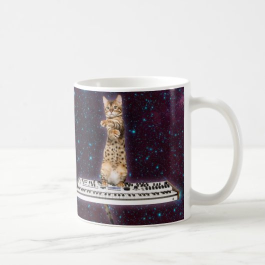 キーボードの猫が再び打つ コーヒーマグカップ (右)