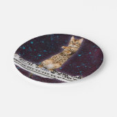 キーボードの猫が再び打つ ペーパープレート (アングル)