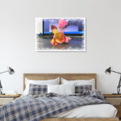 キーボード上のFreesia花 キャンバスプリント (インサイチュ (寝室))