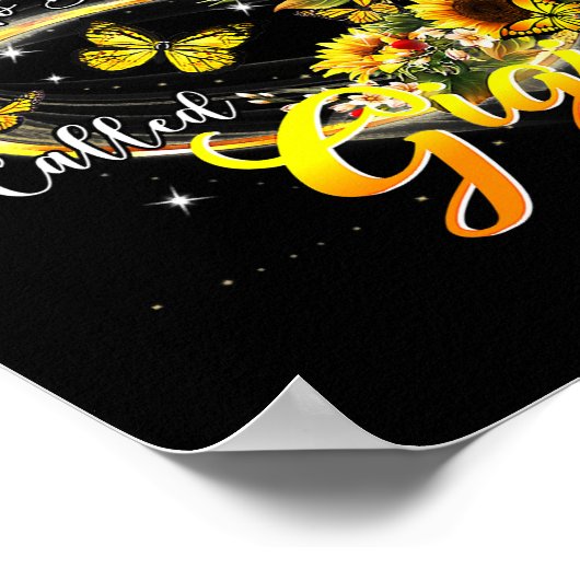 ギギ賛美ヒマワリ愛好家ママと呼ばれる ポスター (角)