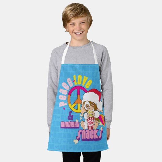 ギズモ | Peace Love & Midnight Snacks エプロン (着用した状態)