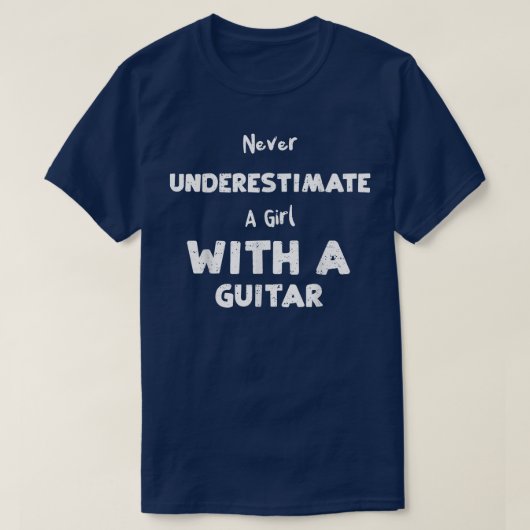 ギタリストがギタの女の子を決して過小評価しない Tシャツ (デザイン正面)