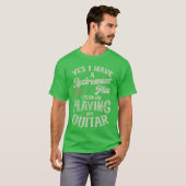 ギタリストはギター演奏で退職後の計画を立てている Tシャツ (正面フル)