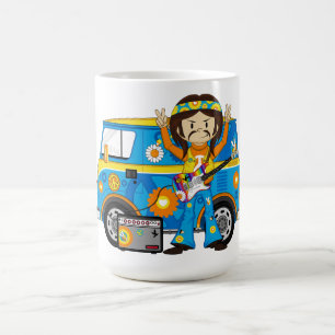 ギターおよびキャンピングカーヴァンを持つヒッピーの男の子 コーヒーマグカップ