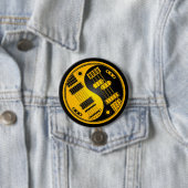 ギターおよび低音の陰陽の黄色および黒 缶バッジ (インサイチュ)