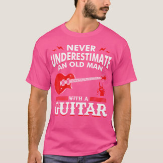 ギターのギタを持つ老人を決して過小評価しない Tシャツ
