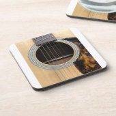 ギターのサウンドホールを持つコースター コースター (左側)