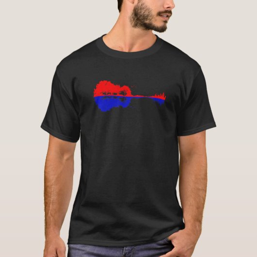 ギターの風景スカイライン反射の木の市赤 Tシャツ (正面)