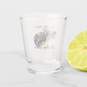 ギターは決して多すぎない – ゴージャス ショットグラス (裏面)