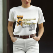 ギターを引っ掻くレコードを持つ猫ではなく家具 Tシャツ