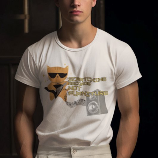 ギターを引っ掻くレコードを持つ猫ではなく家具 Tシャツ