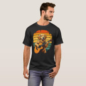 ギターを弾くゴールデンレトリバー Tシャツ (正面フル)