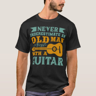 ギターを持ったおじいさんをナメるなよ Tシャツ