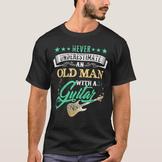 ギターを持った老人を決して過小評価しない Tシャツ (正面)
