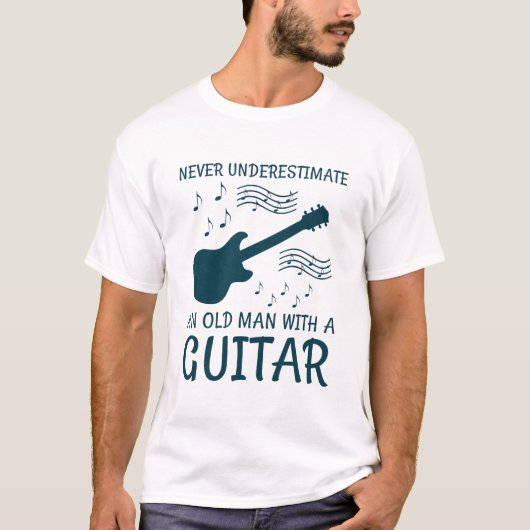 ギターを持った老人を決して過小評価しない Tシャツ (正面)